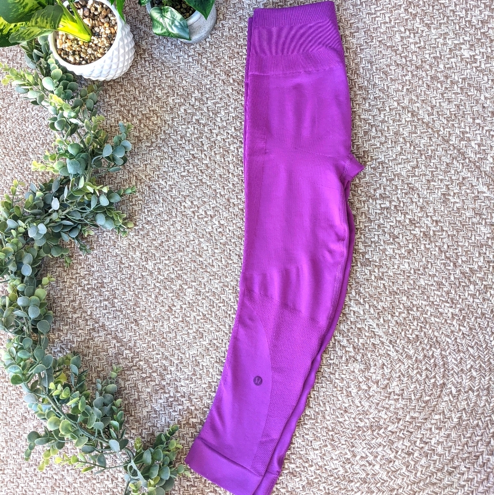 Lululemon Zone In Crop- Size 4 or 6 - *flaws* - Picture 7 of 16